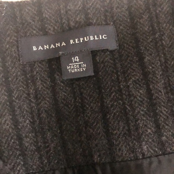 Banana Republic skirt gray tone and black lines - Picture 4 of 8